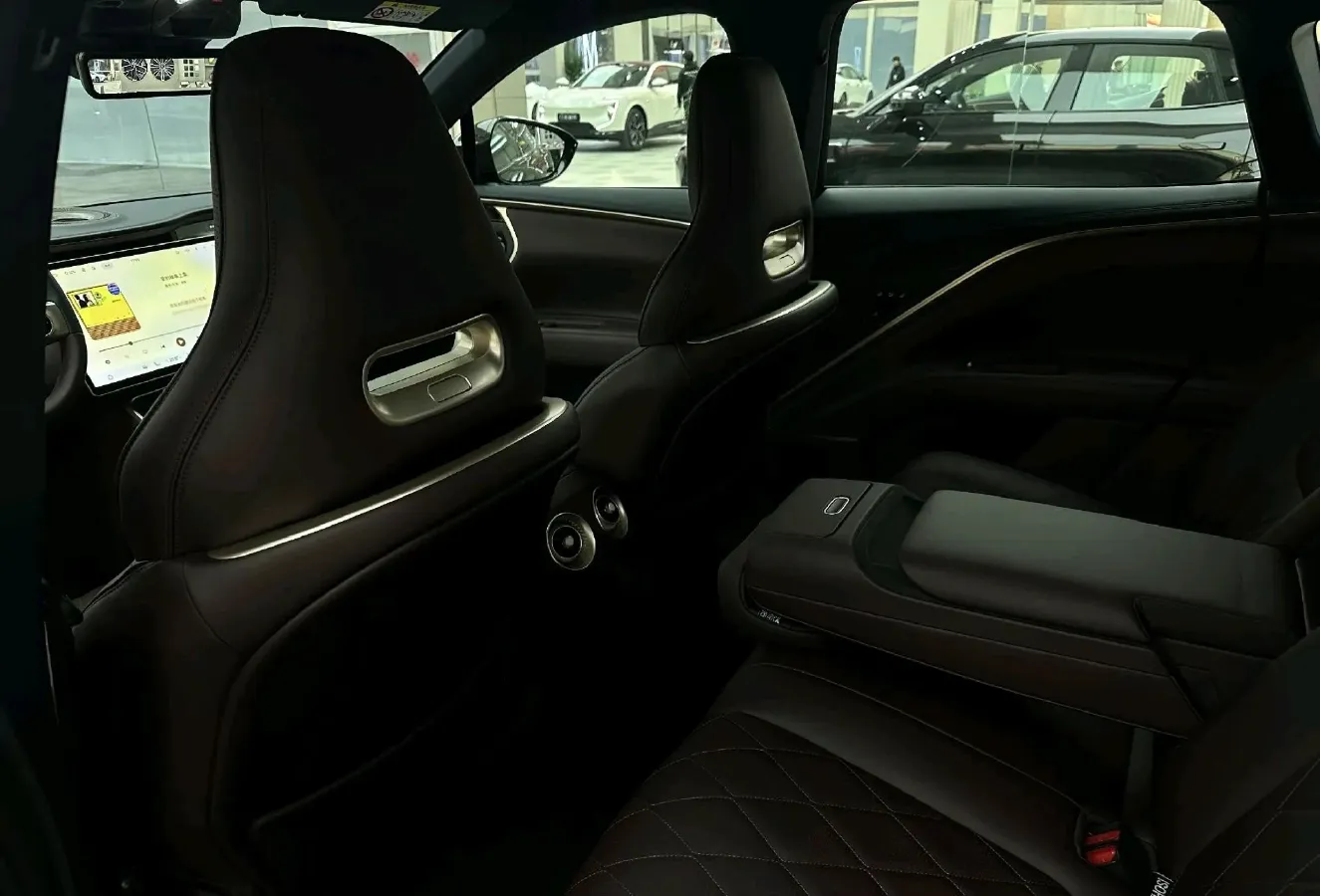 2025 Avatr 11 1.5T 156HP L4 REEV,autocango,china used car exporter,china ev exporter,chinese used car exporter,chinese used ev exporter