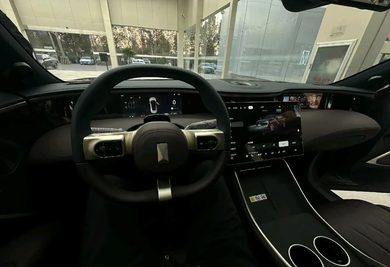 2025 Avatr 11 1.5T 156HP L4 REEV,autocango,china used car exporter,china ev exporter,chinese used car exporter,chinese used ev exporter