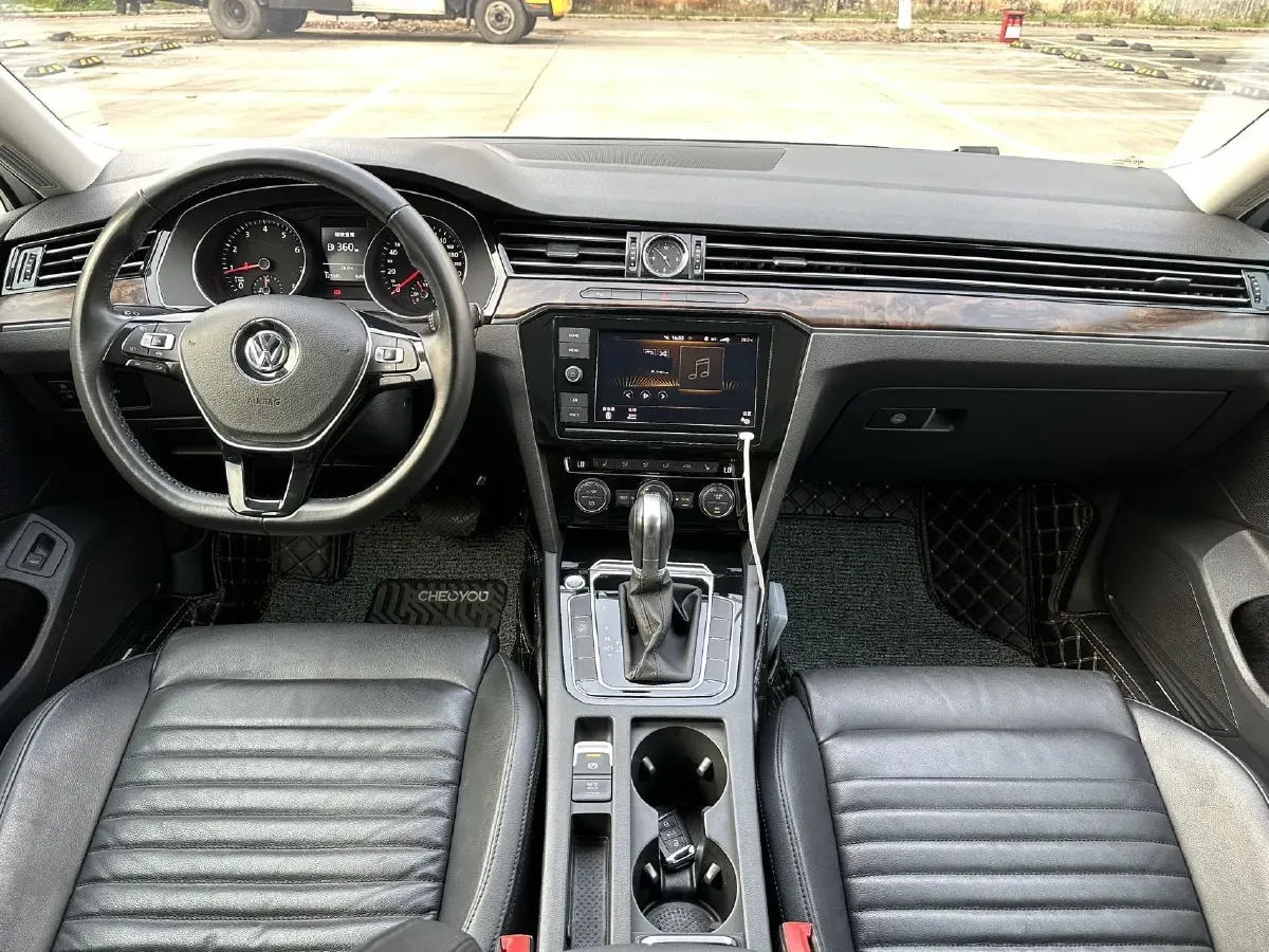 2019 Volkswagen Magotan 2.0T 186HP L4 7DCT,autocango,china used car exporter,china ev exporter,chinese used car exporter,chinese used ev exporter