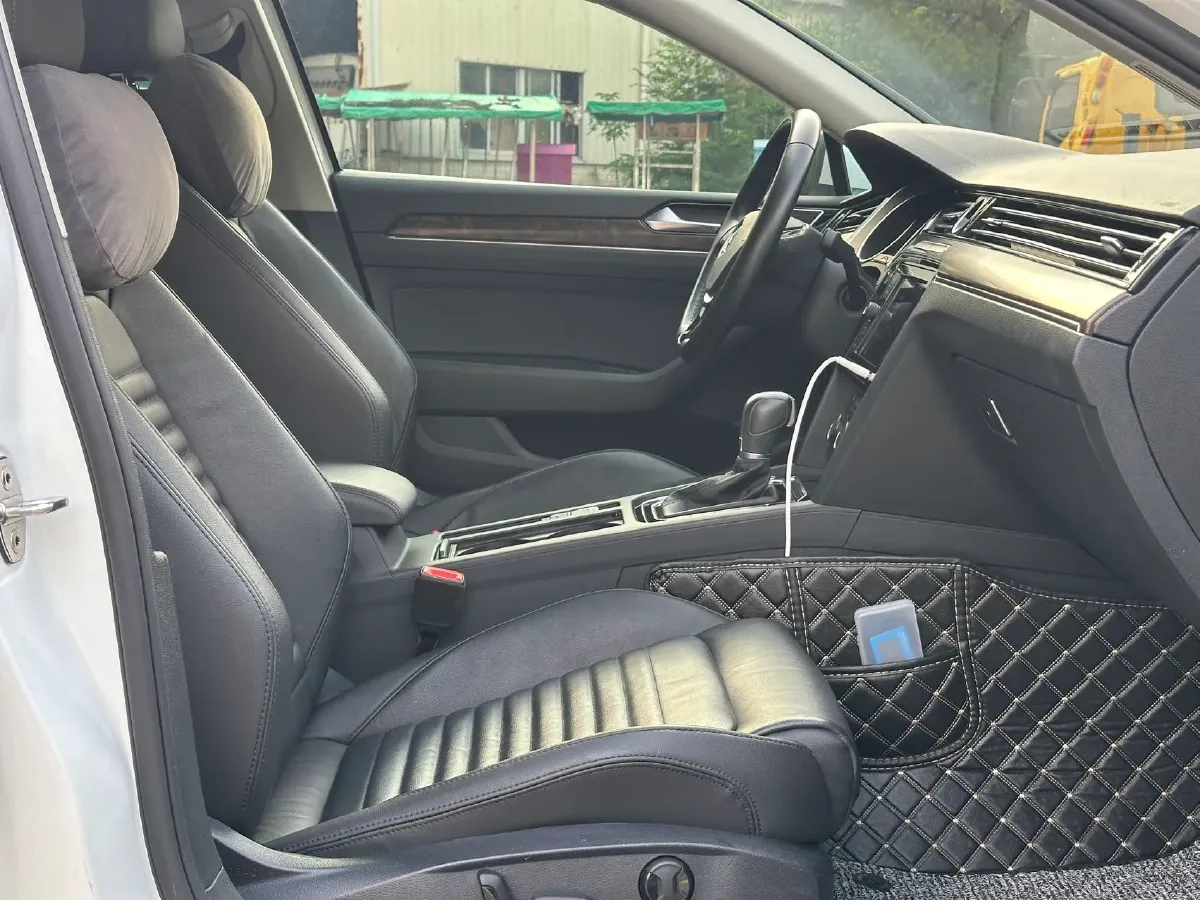 2019 Volkswagen Magotan 2.0T 186HP L4 7DCT,autocango,china used car exporter,china ev exporter,chinese used car exporter,chinese used ev exporter