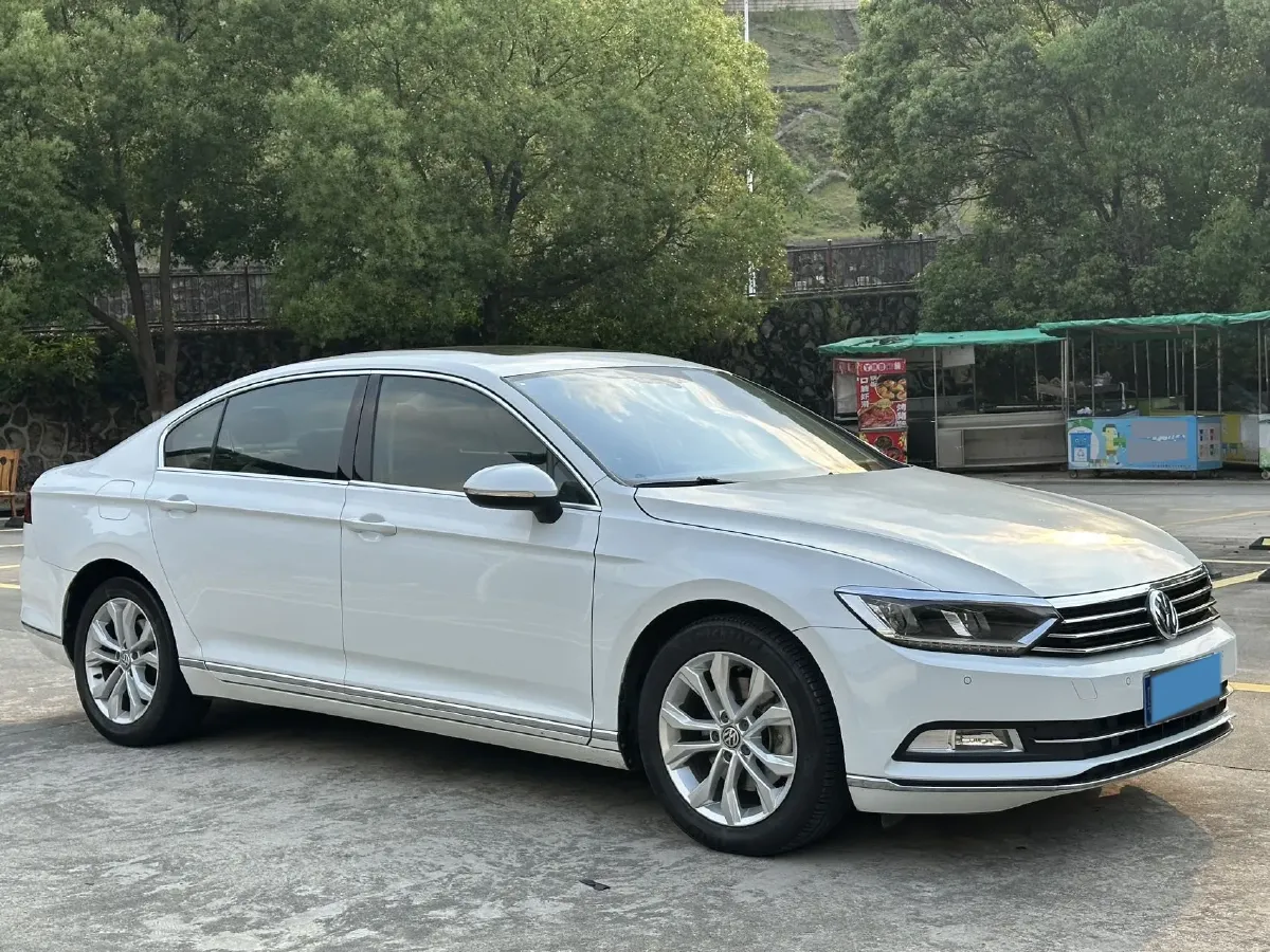 2019 Volkswagen Magotan 2.0T 186HP L4 7DCT,autocango,china used car exporter,china ev exporter,chinese used car exporter,chinese used ev exporter