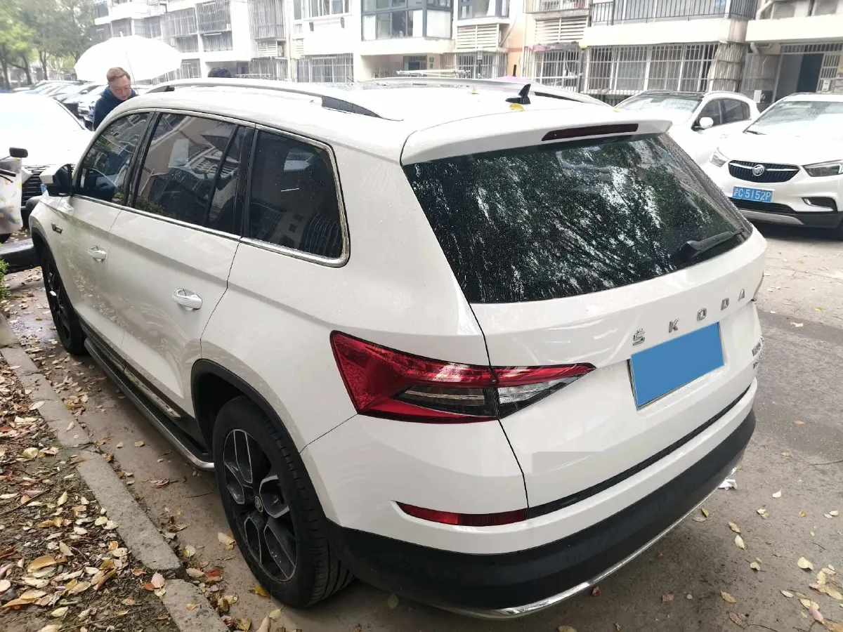 2019 Skoda Superb 2.0T 220HP L4 7DCT,autocango,china used car exporter,china ev exporter,chinese used car exporter,chinese used ev exporter