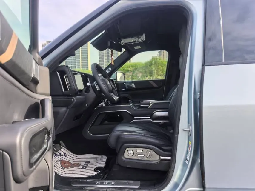 2025 FangChengBao Bao 8 2.0T 245HP L4 E-CVT PHEV 36.8KWH,autocango,china used car exporter,china ev exporter,chinese used car exporter,chinese used ev exporter