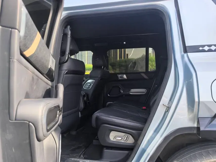 2025 FangChengBao Bao 8 2.0T 245HP L4 E-CVT PHEV 36.8KWH,autocango,china used car exporter,china ev exporter,chinese used car exporter,chinese used ev exporter