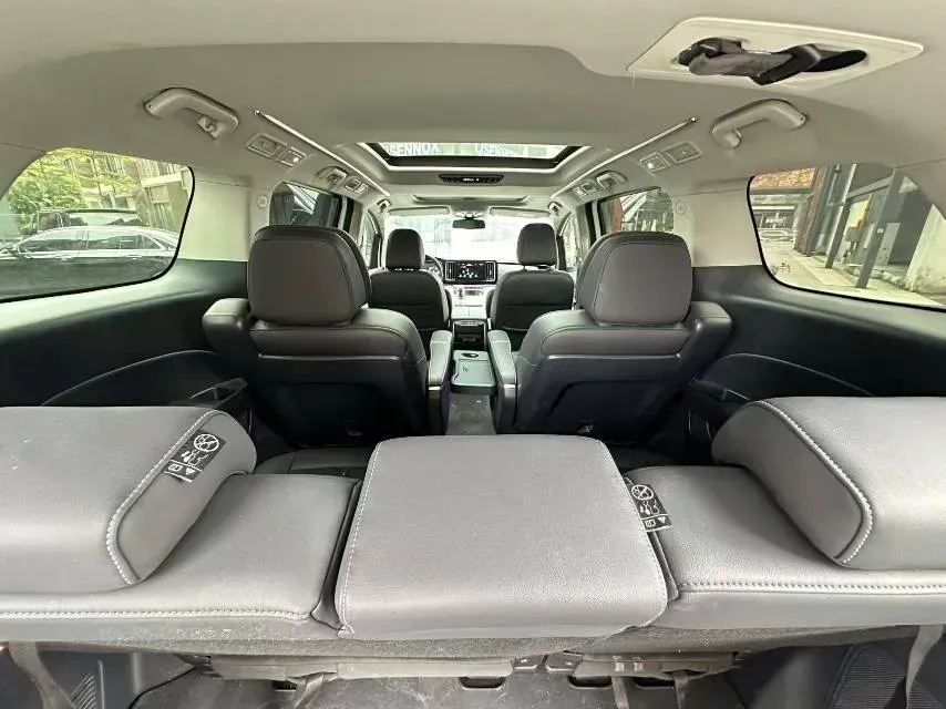 2021 GAC Trumpchi M8 2.0T 252HP L4 8AT,autocango,china used car exporter,china ev exporter,chinese used car exporter,chinese used ev exporter