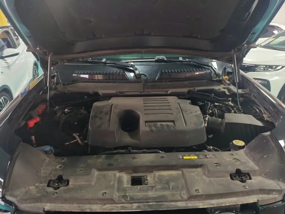 2020 Land Rover Defender 3.0T 400HP L6 8AT,autocango,china used car exporter,china ev exporter,chinese used car exporter,chinese used ev exporter