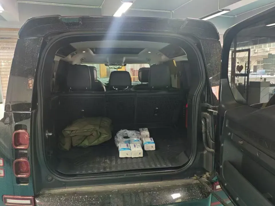 2020 Land Rover Defender 3.0T 400HP L6 8AT,autocango,china used car exporter,china ev exporter,chinese used car exporter,chinese used ev exporter