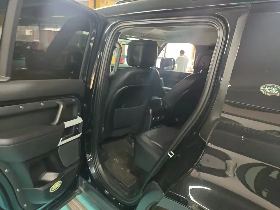 2020 Land Rover Defender 3.0T 400HP L6 8AT,autocango,china used car exporter,china ev exporter,chinese used car exporter,chinese used ev exporter