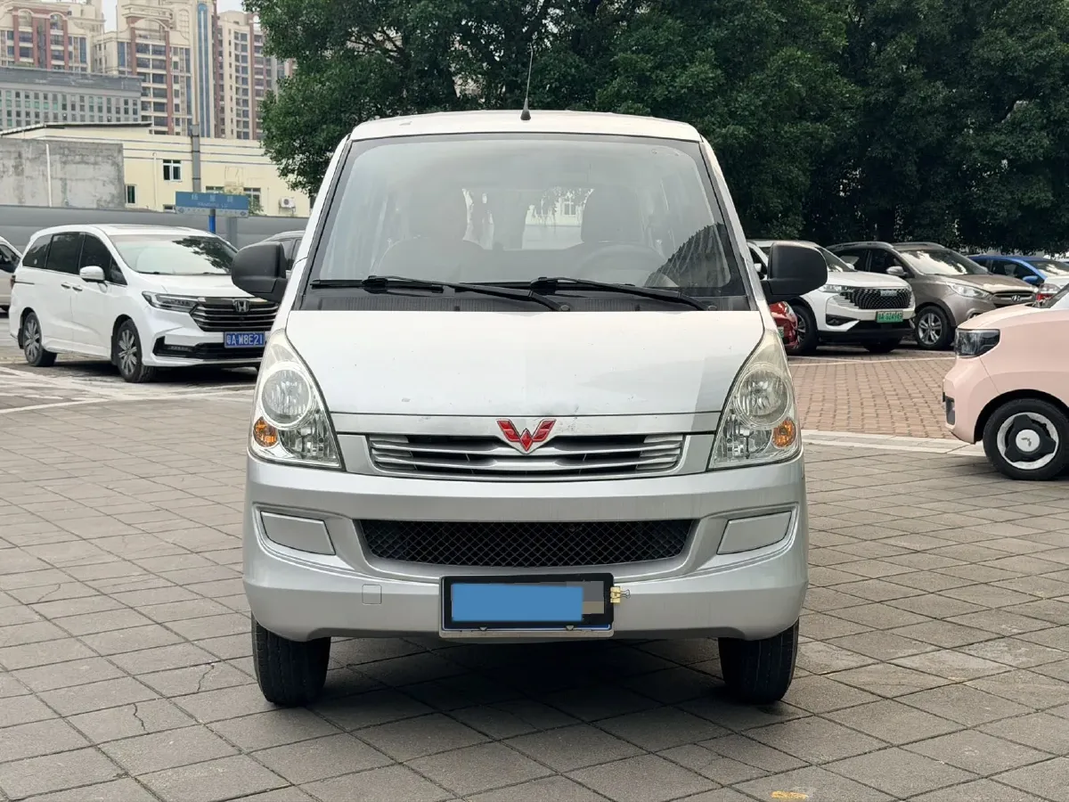 2019 WuLing RongGuang 1.2L 82HP L4 5MT,autocango,china used car exporter,china ev exporter,chinese used car exporter,chinese used ev exporter