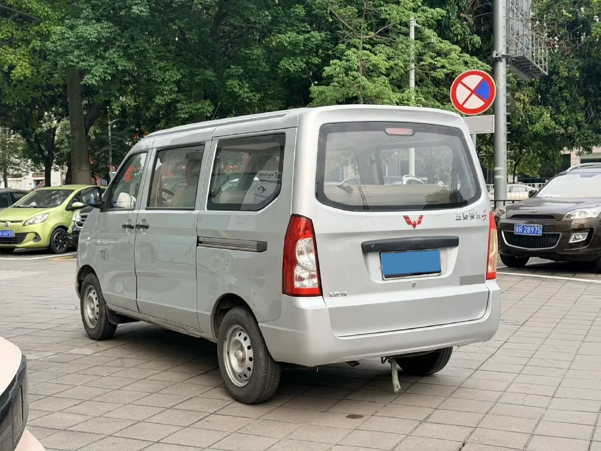 2019 WuLing RongGuang 1.2L 82HP L4 5MT,autocango,china used car exporter,china ev exporter,chinese used car exporter,chinese used ev exporter