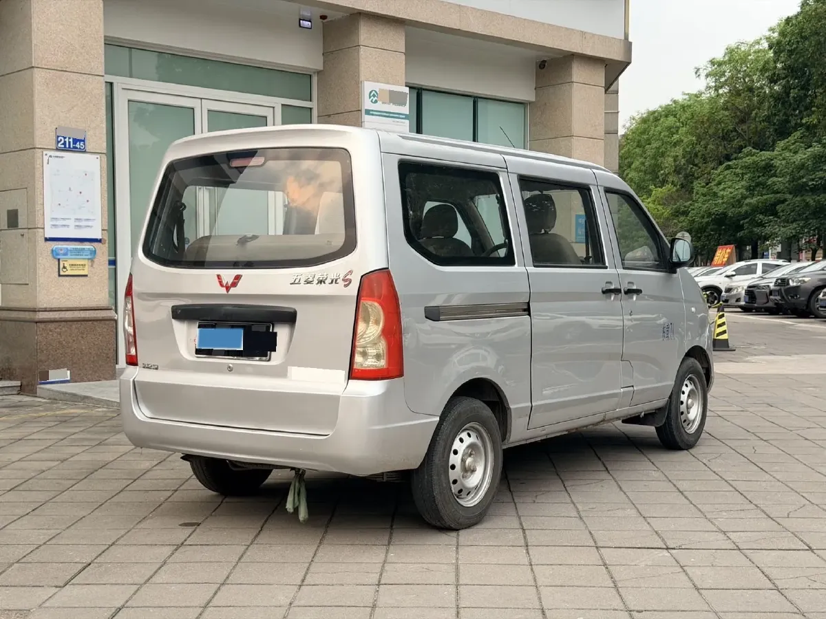2019 WuLing RongGuang 1.2L 82HP L4 5MT,autocango,china used car exporter,china ev exporter,chinese used car exporter,chinese used ev exporter