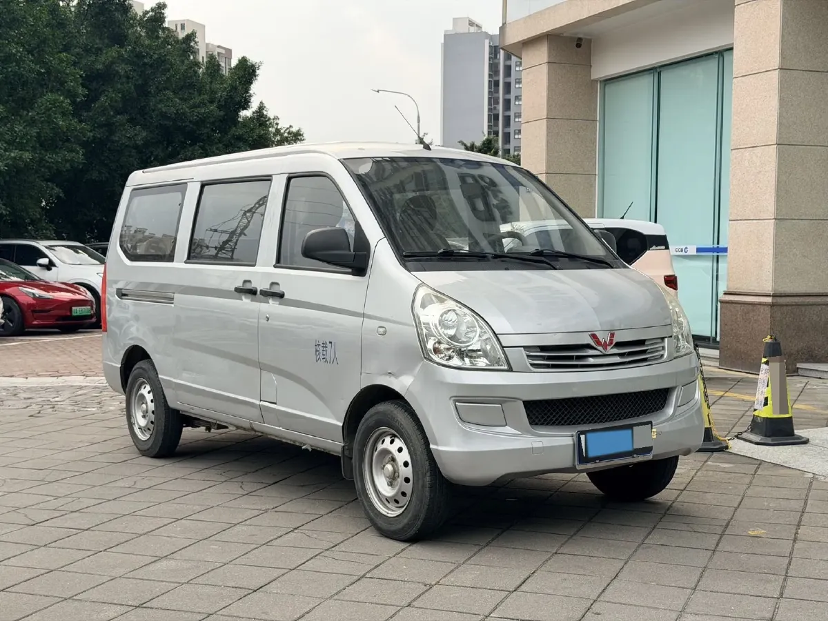 2019 WuLing RongGuang 1.2L 82HP L4 5MT,autocango,china used car exporter,china ev exporter,chinese used car exporter,chinese used ev exporter