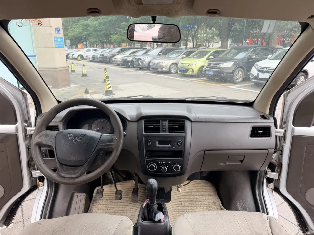 2019 WuLing RongGuang 1.2L 82HP L4 5MT,autocango,china used car exporter,china ev exporter,chinese used car exporter,chinese used ev exporter