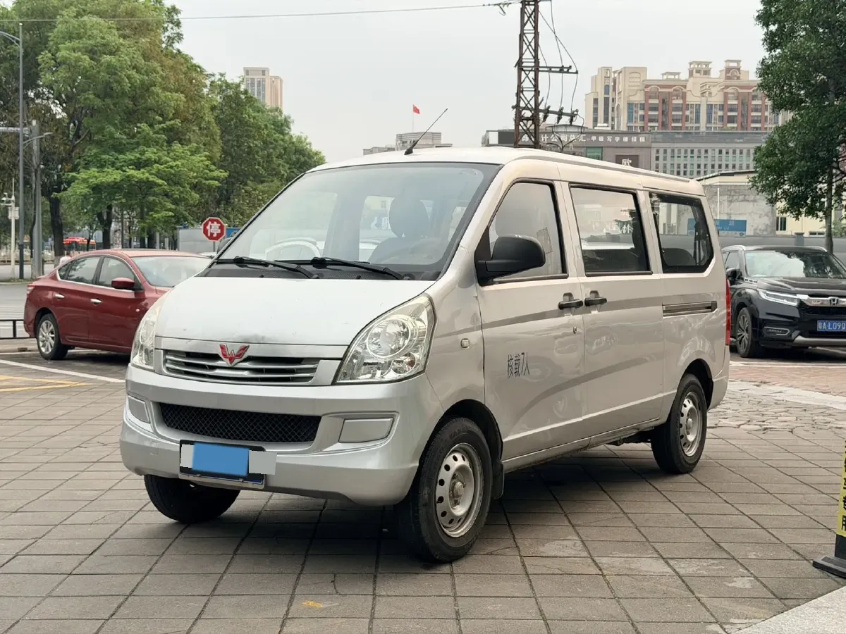 2019 WuLing RongGuang 1.2L 82HP L4 5MT,autocango,china used car exporter,china ev exporter,chinese used car exporter,chinese used ev exporter