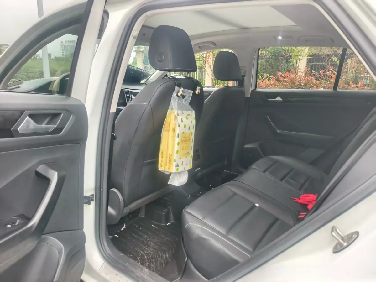 2022 Volkswagen T-Roc 1.4T 150HP L4 7DCT,autocango,china used car exporter,china ev exporter,chinese used car exporter,chinese used ev exporter