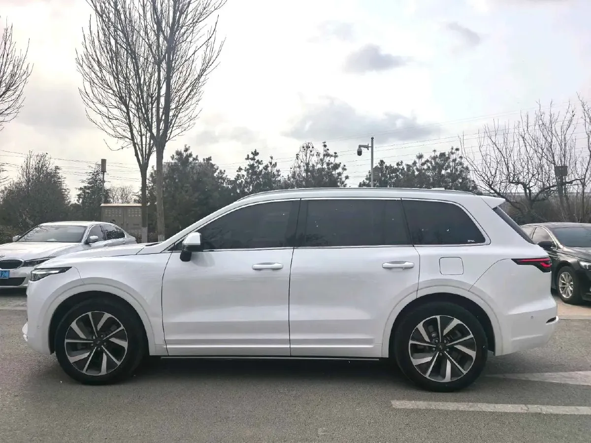 2021 Li ONE Range Extended 131HP REEV 40.5KWH,autocango,china used car exporter,china ev exporter,chinese used car exporter,chinese used ev exporter