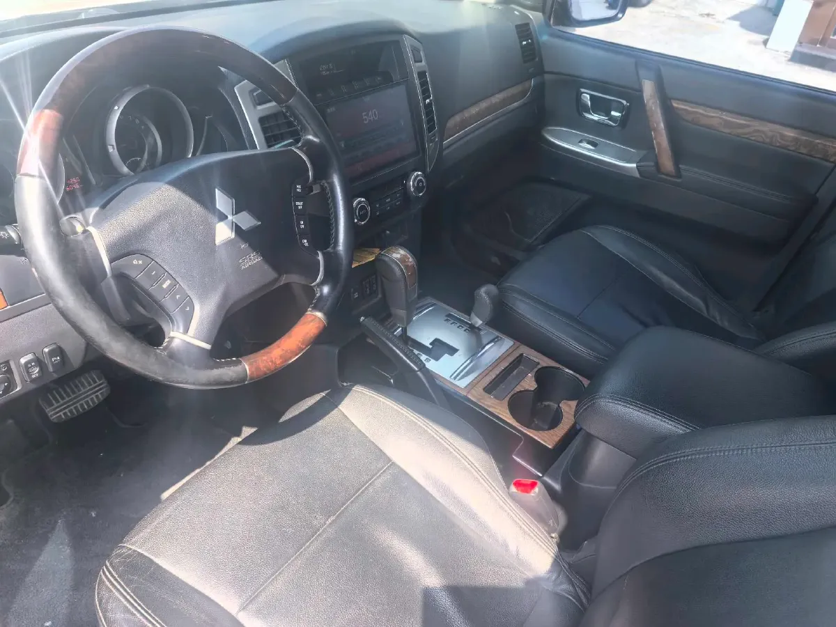 2016 Mitsubishi Pajero 3.0L 174HP V6 5AT,autocango,china used car exporter,china ev exporter,chinese used car exporter,chinese used ev exporter