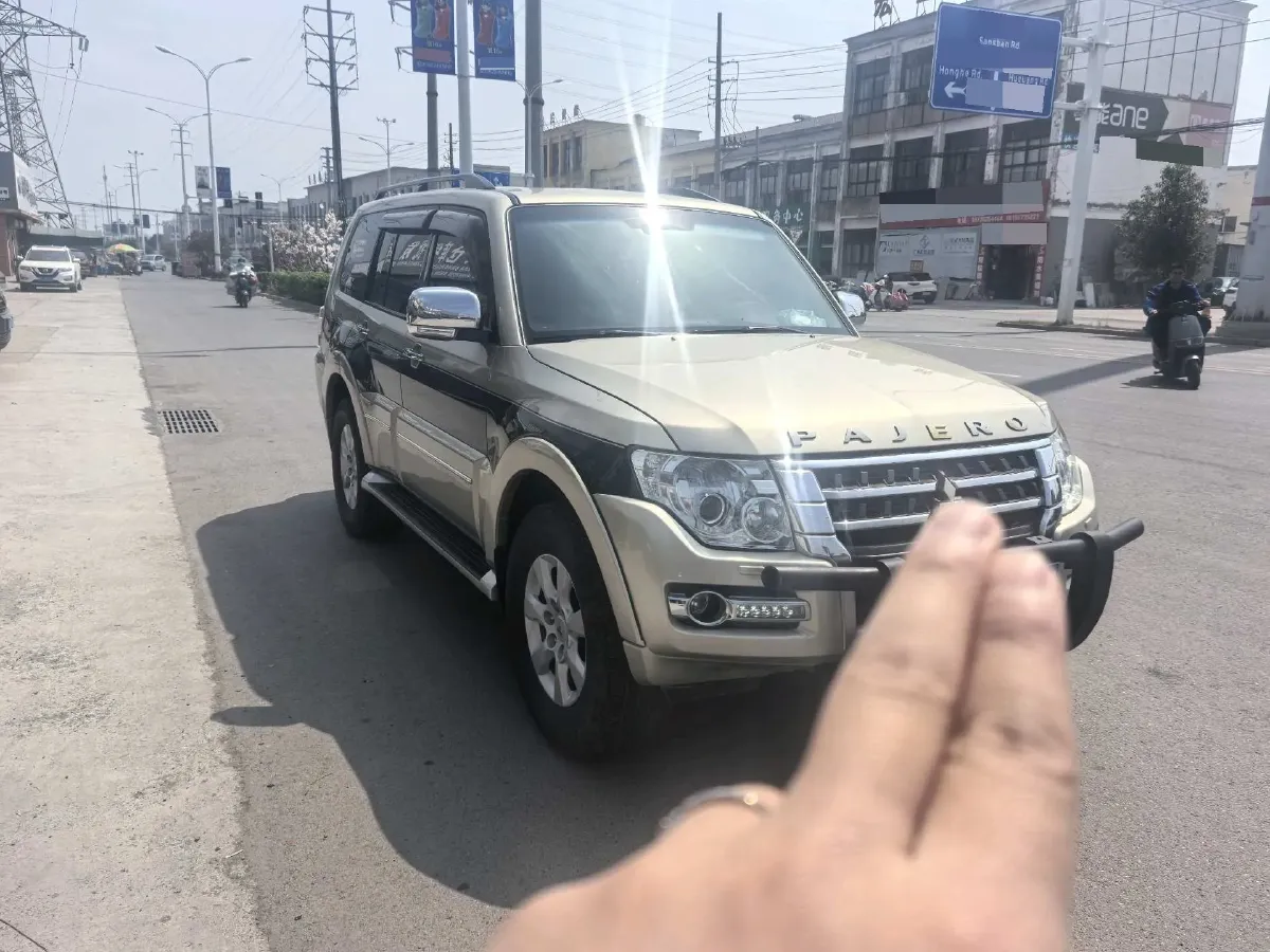 2016 Mitsubishi Pajero 3.0L 174HP V6 5AT,autocango,china used car exporter,china ev exporter,chinese used car exporter,chinese used ev exporter