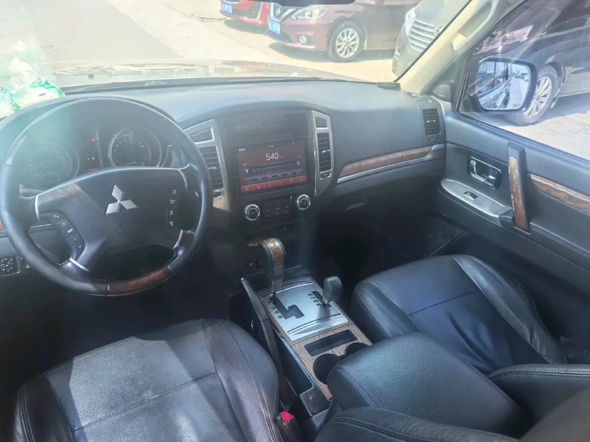 2016 Mitsubishi Pajero 3.0L 174HP V6 5AT,autocango,china used car exporter,china ev exporter,chinese used car exporter,chinese used ev exporter