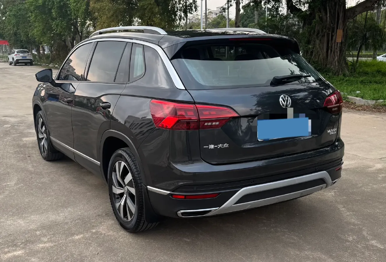 2019 Jeep Cherokee 2.0T 234HP L4 9AT,autocango,china used car exporter,china ev exporter,chinese used car exporter,chinese used ev exporter