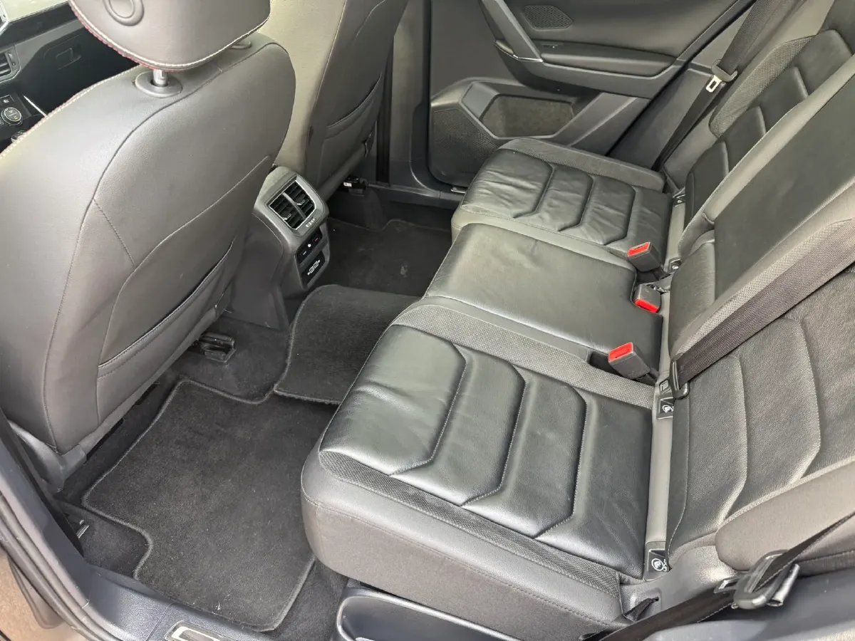 2019 Jeep Cherokee 2.0T 234HP L4 9AT,autocango,china used car exporter,china ev exporter,chinese used car exporter,chinese used ev exporter