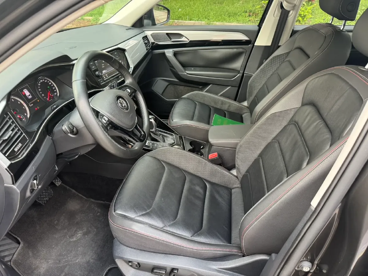 2019 Jeep Cherokee 2.0T 234HP L4 9AT,autocango,china used car exporter,china ev exporter,chinese used car exporter,chinese used ev exporter