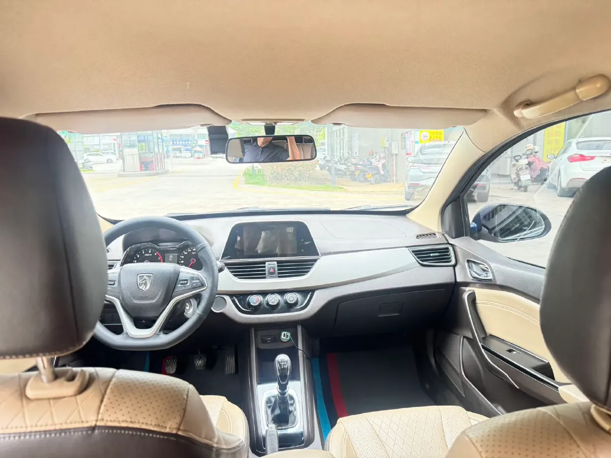 2017 BaoJun 310W 1.5L 112HP L4 6MT,autocango,china used car exporter,china ev exporter,chinese used car exporter,chinese used ev exporter