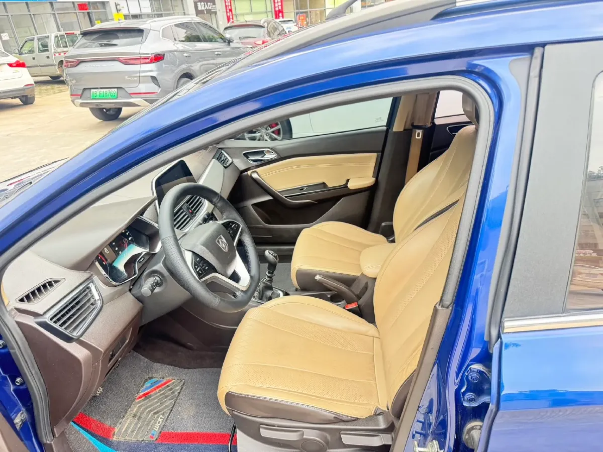 2017 BaoJun 310W 1.5L 112HP L4 6MT,autocango,china used car exporter,china ev exporter,chinese used car exporter,chinese used ev exporter