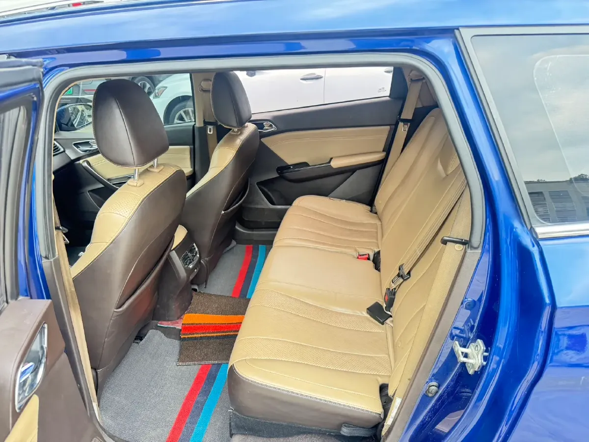 2017 BaoJun 310W 1.5L 112HP L4 6MT,autocango,china used car exporter,china ev exporter,chinese used car exporter,chinese used ev exporter