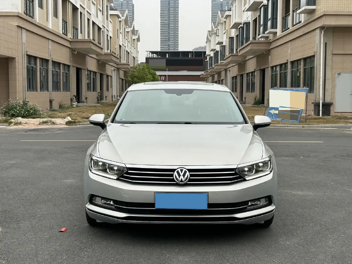 2018 Volkswagen Magotan 2.0T 220HP L4 7DCT,autocango,china used car exporter,china ev exporter,chinese used car exporter,chinese used ev exporter