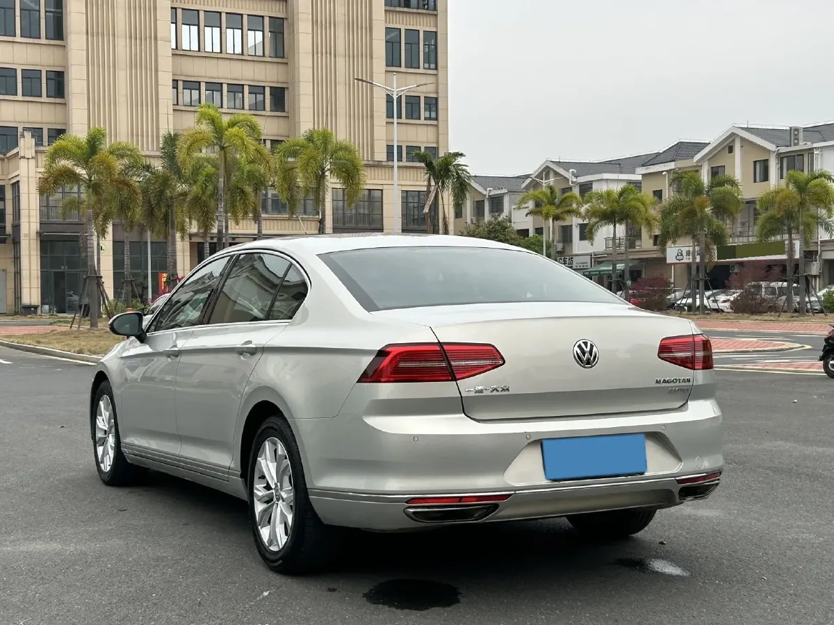2018 Volkswagen Magotan 2.0T 220HP L4 7DCT,autocango,china used car exporter,china ev exporter,chinese used car exporter,chinese used ev exporter