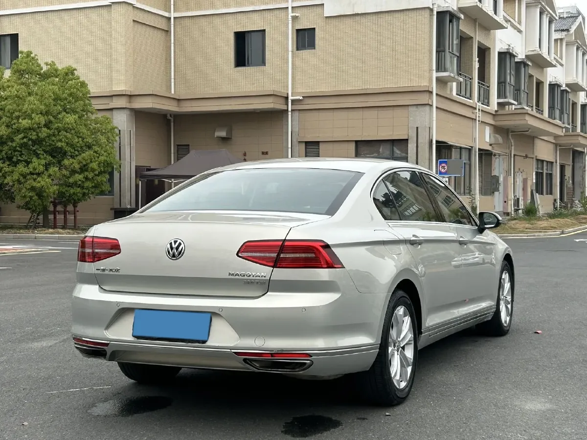 2018 Volkswagen Magotan 2.0T 220HP L4 7DCT,autocango,china used car exporter,china ev exporter,chinese used car exporter,chinese used ev exporter