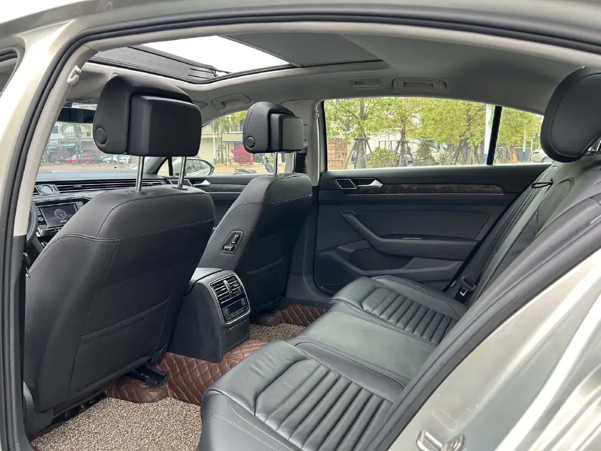 2018 Volkswagen Magotan 2.0T 220HP L4 7DCT,autocango,china used car exporter,china ev exporter,chinese used car exporter,chinese used ev exporter