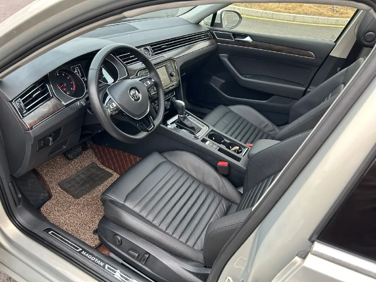 2018 Volkswagen Magotan 2.0T 220HP L4 7DCT,autocango,china used car exporter,china ev exporter,chinese used car exporter,chinese used ev exporter