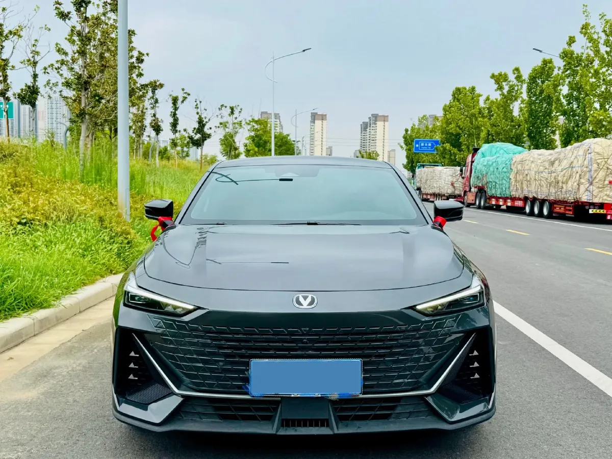 2023 ChangAn UNI-V 1.5T 188HP L4 7DCT,autocango,china used car exporter,china ev exporter,chinese used car exporter,chinese used ev exporter