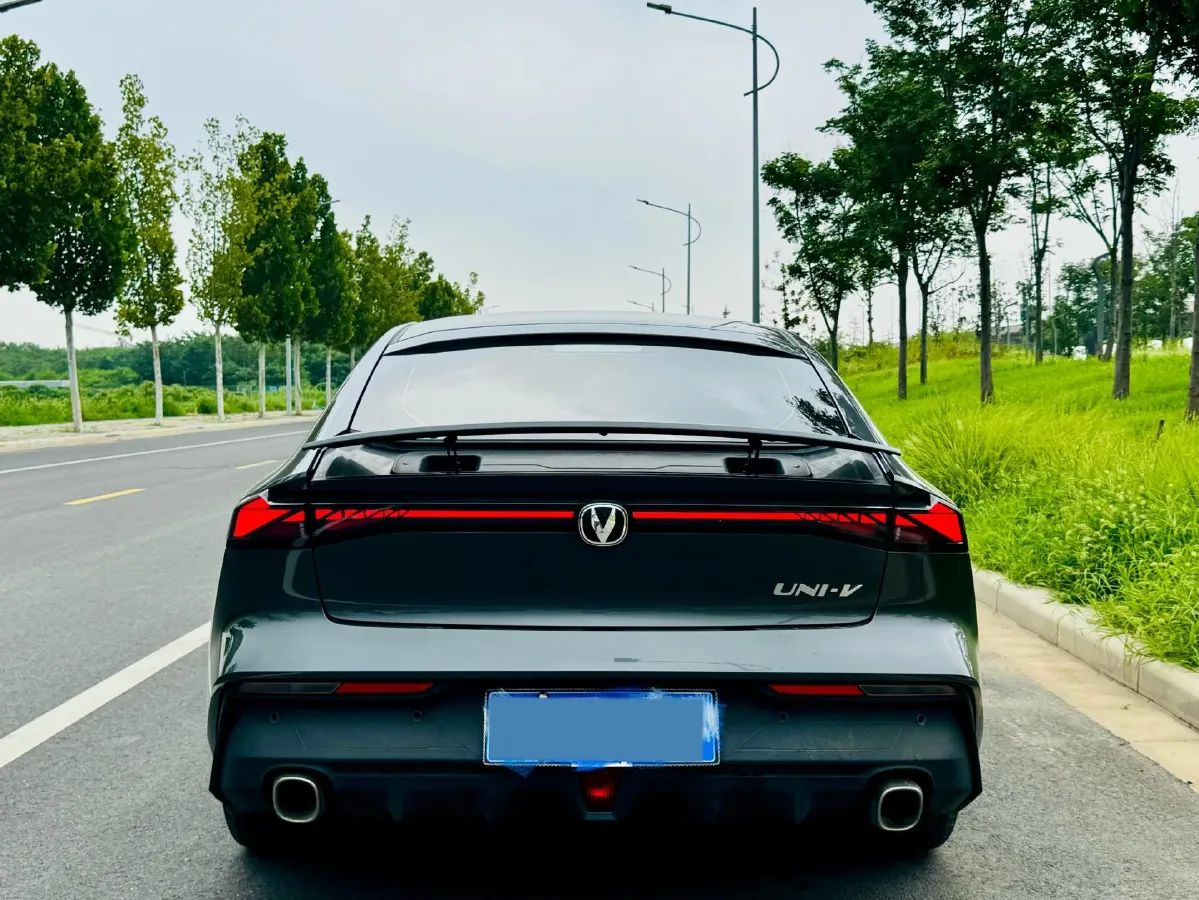 2023 ChangAn UNI-V 1.5T 188HP L4 7DCT,autocango,china used car exporter,china ev exporter,chinese used car exporter,chinese used ev exporter
