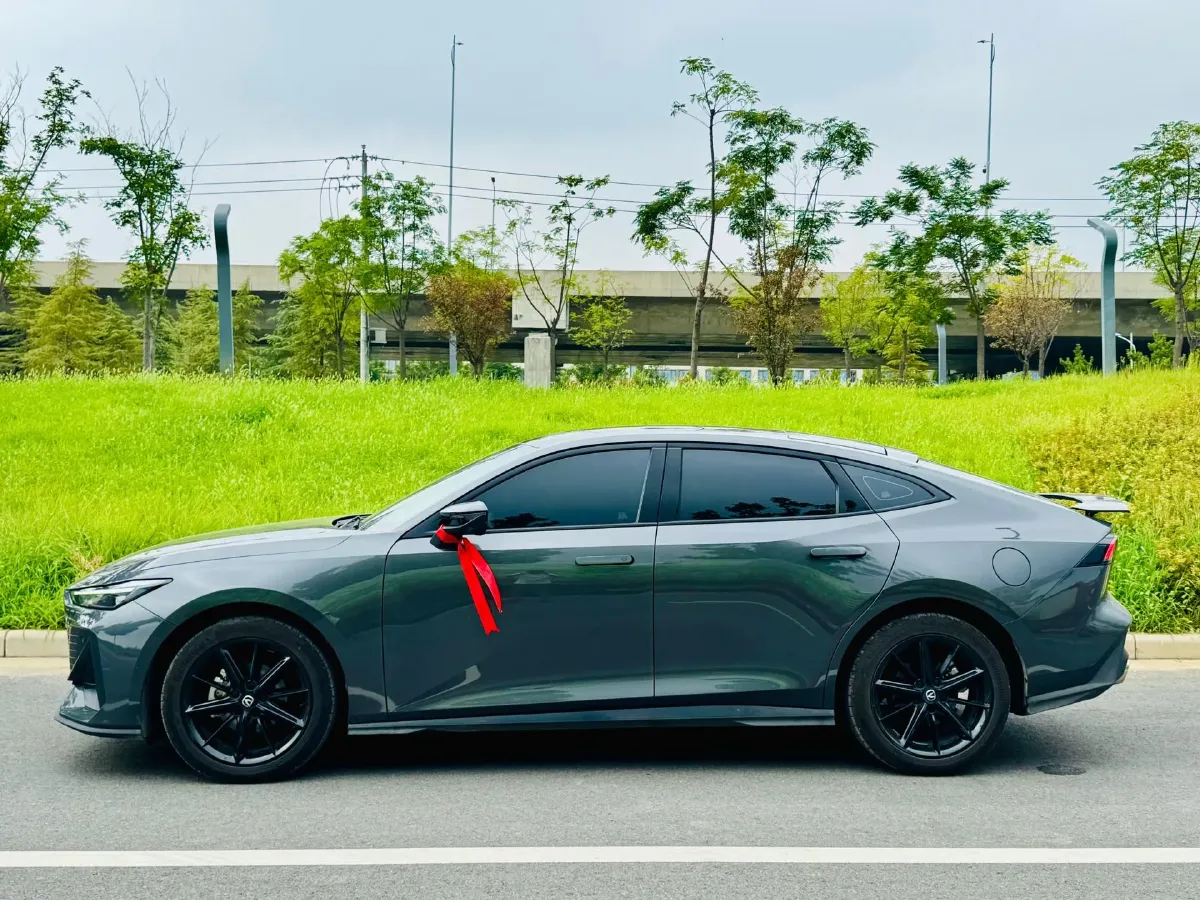 2023 ChangAn UNI-V 1.5T 188HP L4 7DCT,autocango,china used car exporter,china ev exporter,chinese used car exporter,chinese used ev exporter