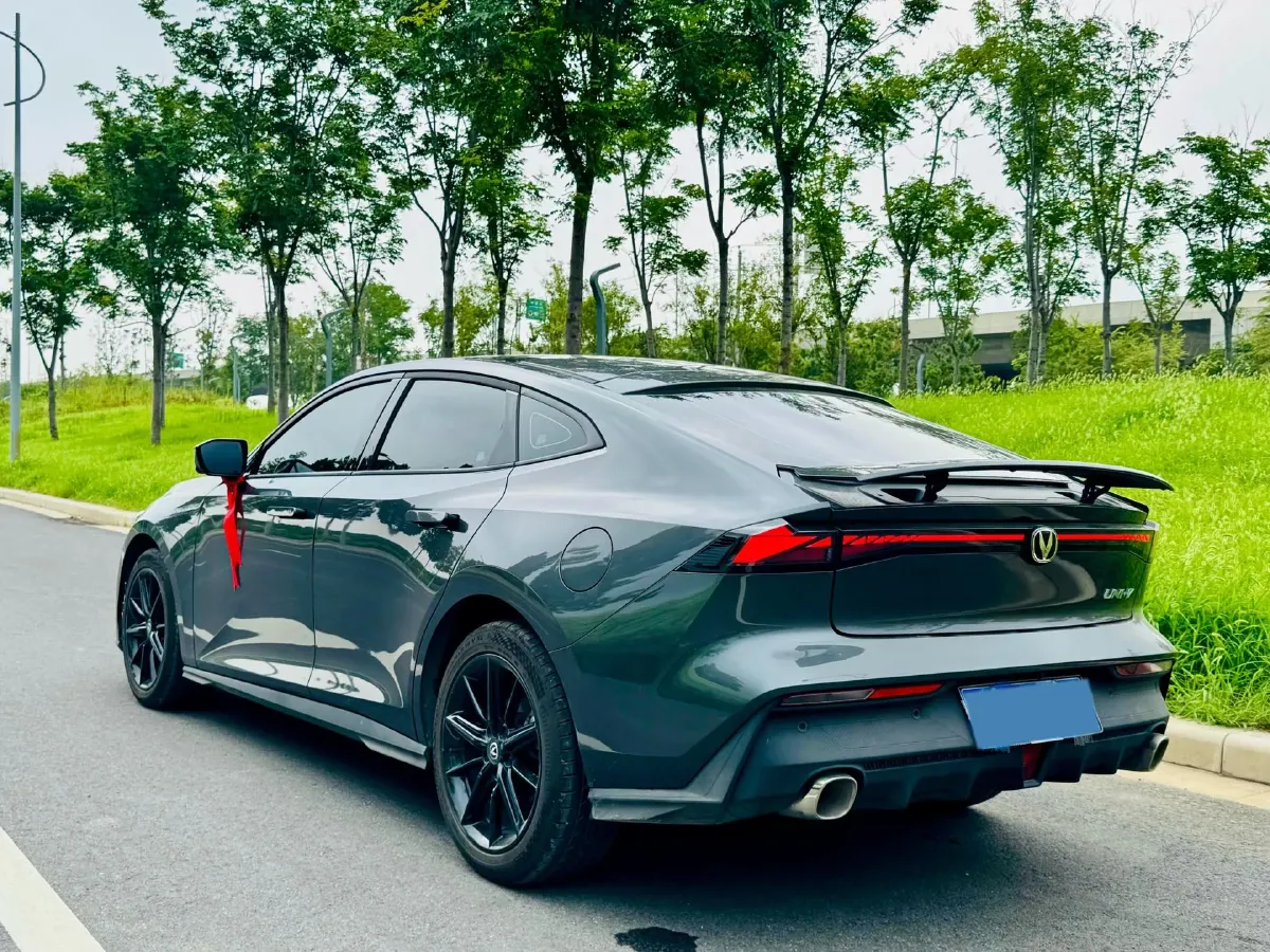 2023 ChangAn UNI-V 1.5T 188HP L4 7DCT,autocango,china used car exporter,china ev exporter,chinese used car exporter,chinese used ev exporter