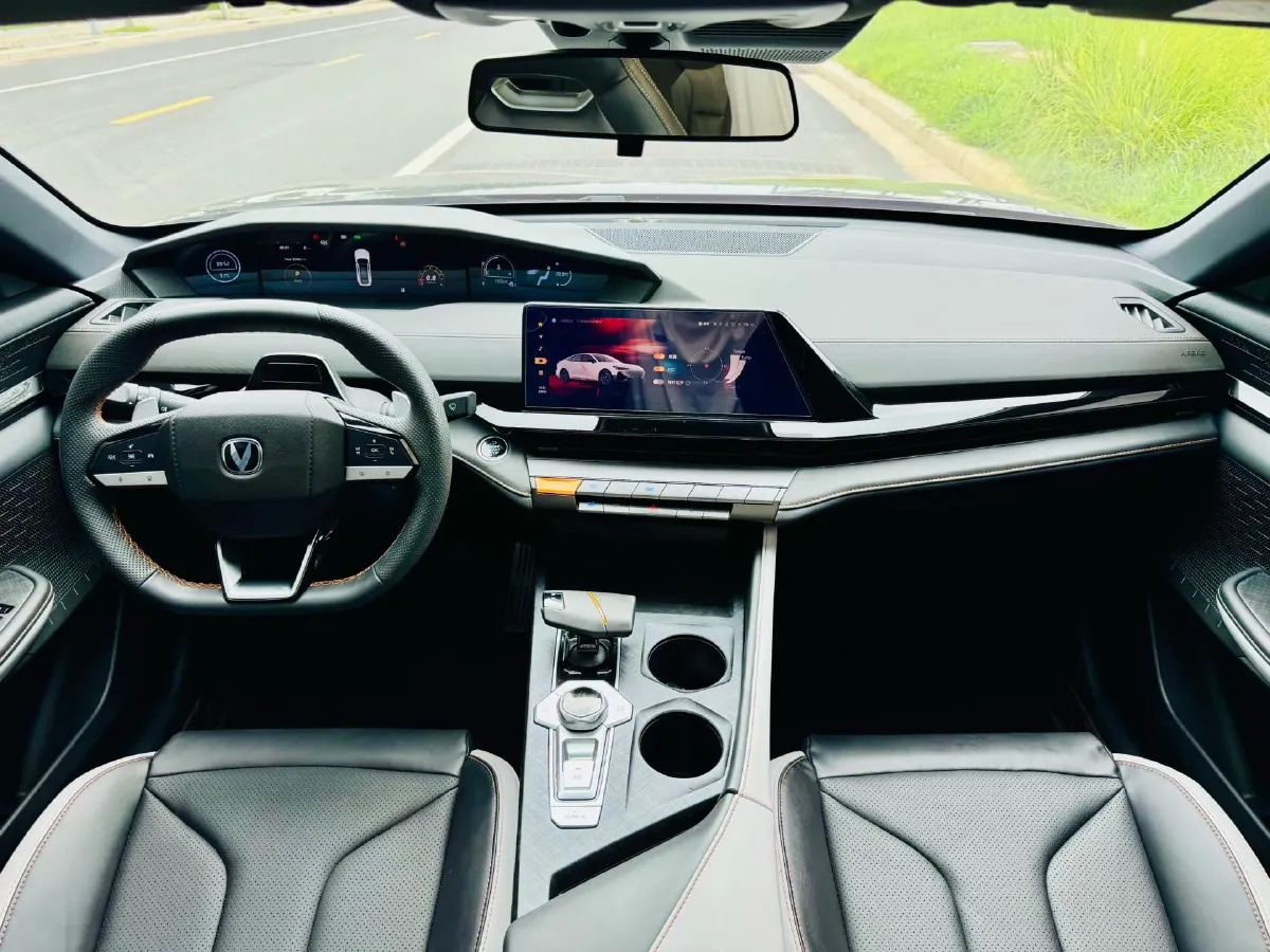 2023 ChangAn UNI-V 1.5T 188HP L4 7DCT,autocango,china used car exporter,china ev exporter,chinese used car exporter,chinese used ev exporter