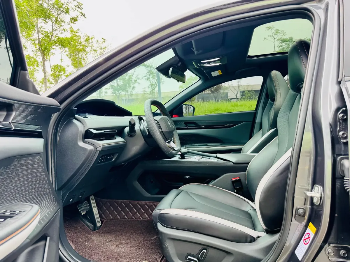 2023 ChangAn UNI-V 1.5T 188HP L4 7DCT,autocango,china used car exporter,china ev exporter,chinese used car exporter,chinese used ev exporter