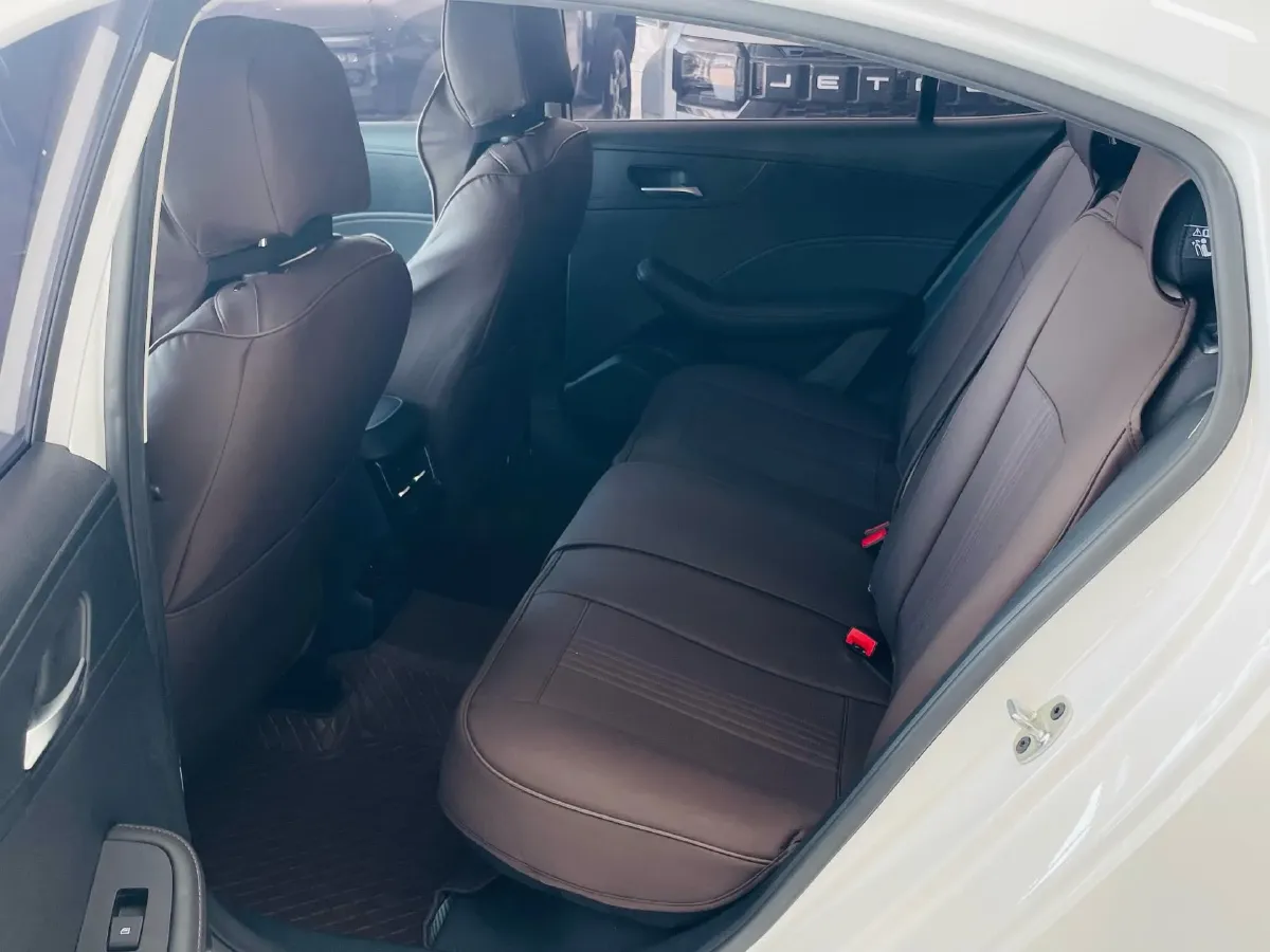 2023 Roewe i5 1.5L 129HP L4 5MT,autocango,china used car exporter,china ev exporter,chinese used car exporter,chinese used ev exporter