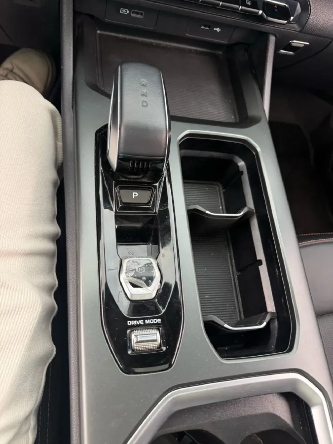 2023 Geely Okavango L 2.0T 218HP L4 7DCT,autocango,china used car exporter,china ev exporter,chinese used car exporter,chinese used ev exporter