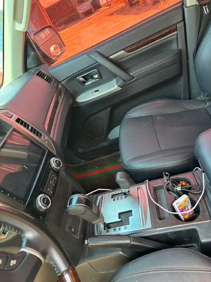 2020 Mitsubishi Pajero 3.0L 174HP V6 5AT,autocango,china used car exporter,china ev exporter,chinese used car exporter,chinese used ev exporter