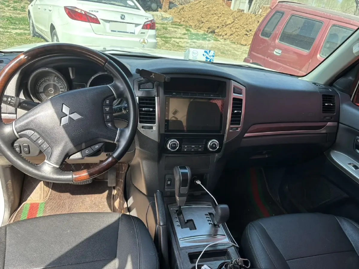 2020 Mitsubishi Pajero 3.0L 174HP V6 5AT,autocango,china used car exporter,china ev exporter,chinese used car exporter,chinese used ev exporter
