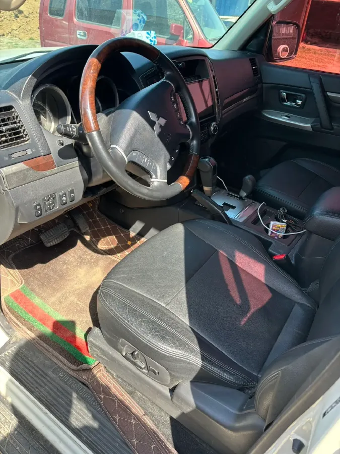 2020 Mitsubishi Pajero 3.0L 174HP V6 5AT,autocango,china used car exporter,china ev exporter,chinese used car exporter,chinese used ev exporter