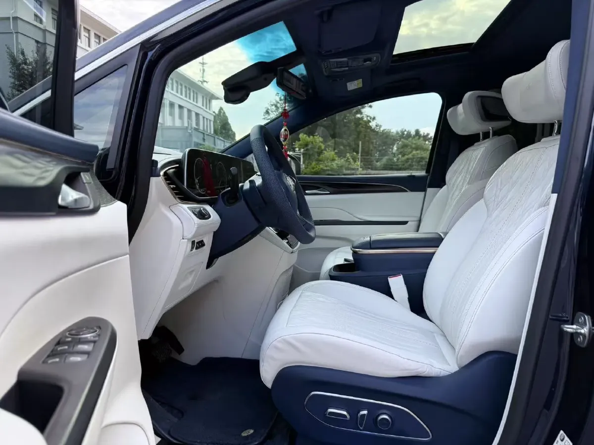 2020 Buick GL8 2.0T 237HP L4 9AT,autocango,china used car exporter,china ev exporter,chinese used car exporter,chinese used ev exporter