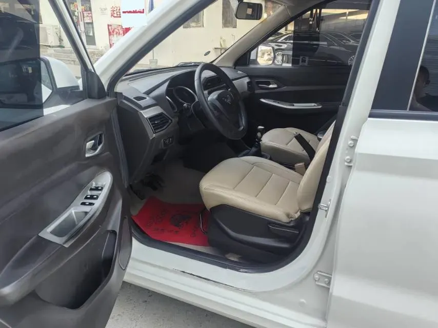2019 WuLing HongGuang 1.5L 99HP L4 6MT,autocango,china used car exporter,china ev exporter,chinese used car exporter,chinese used ev exporter