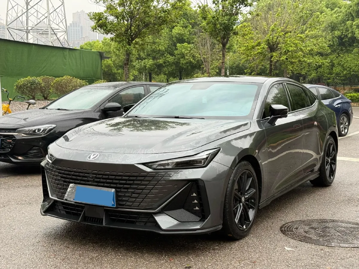 2022 ChangAn UNI-V 1.5T 188HP L4 7DCT,autocango,china used car exporter,china ev exporter,chinese used car exporter,chinese used ev exporter