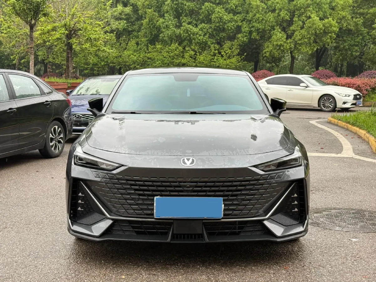 2022 ChangAn UNI-V 1.5T 188HP L4 7DCT,autocango,china used car exporter,china ev exporter,chinese used car exporter,chinese used ev exporter