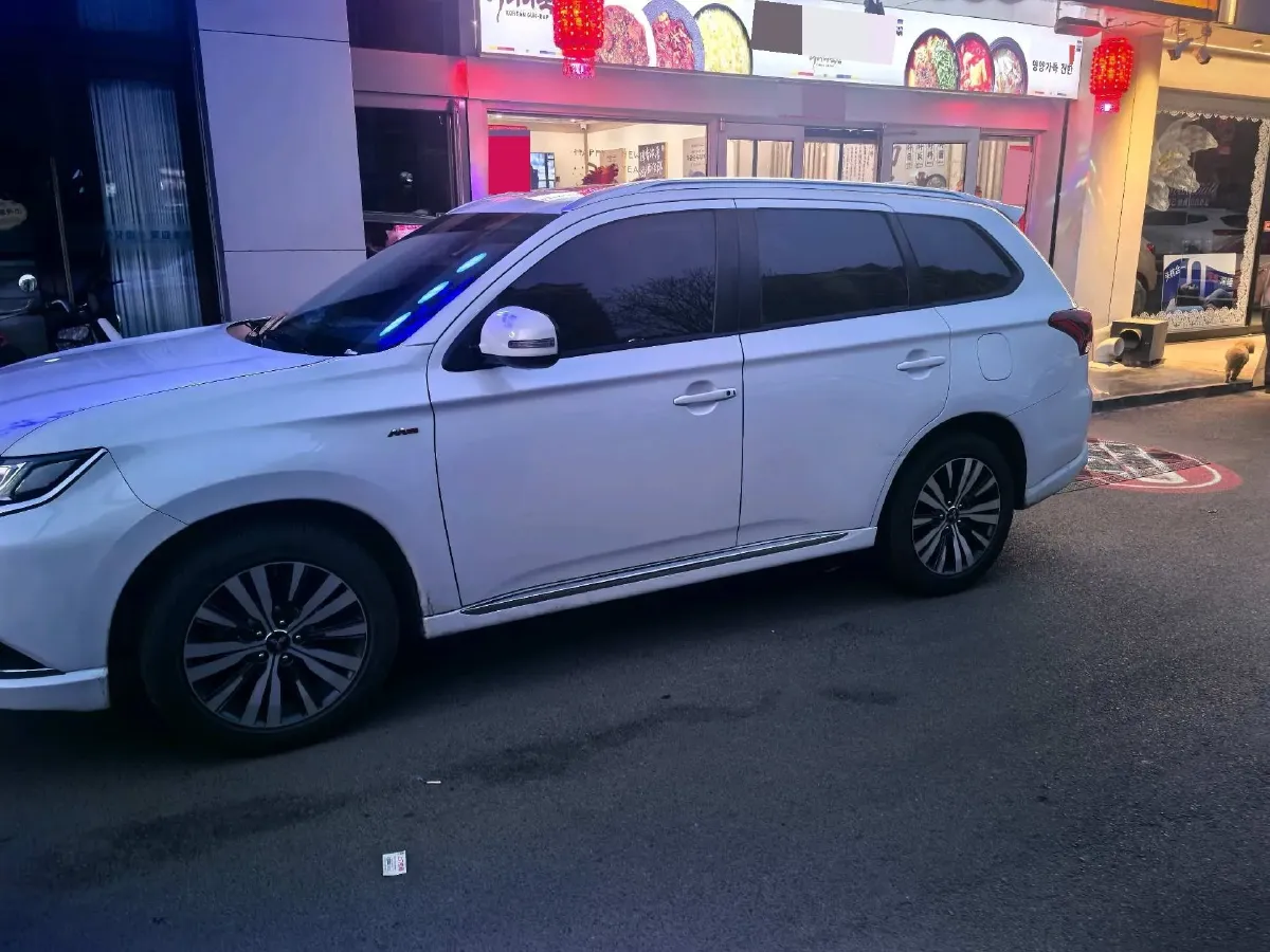 2020 Mitsubishi Outlander 2.0L 166HP L4 CVT,autocango,china used car exporter,china ev exporter,chinese used car exporter,chinese used ev exporter